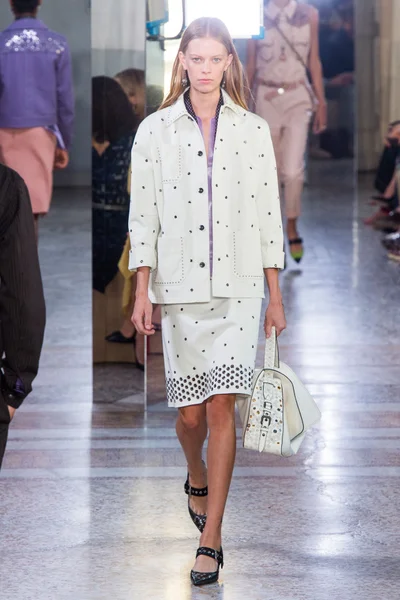 Look 20
